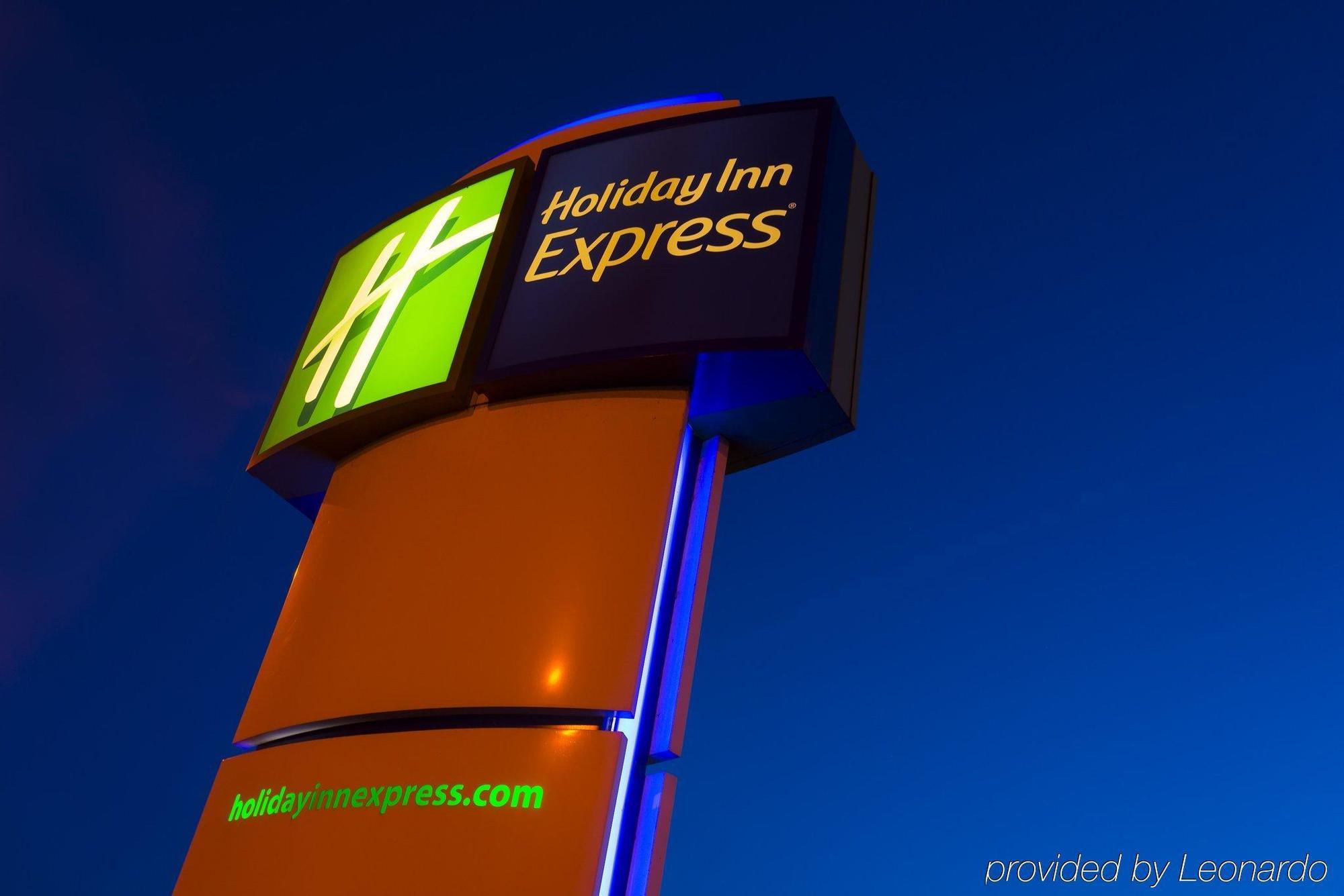 Holiday Inn Express Northampton - South, An Ihg Hotel Esterno foto